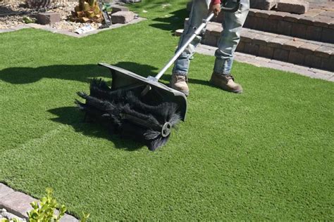 Cleaning Artificial Grass Leaves In Small Spaces