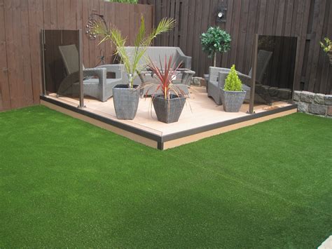 Combining Decking And Artificial Grass For A Beautiful Landscape